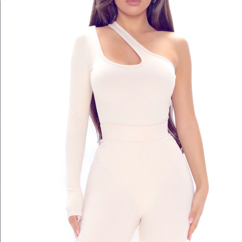 NWT Women’s cream snatched outfit